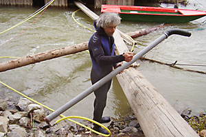 Ger&auml;t zum Schlamm saugen