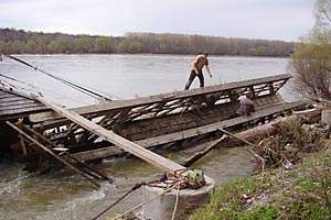 Besch&auml;digte Landebr&uuml;cke