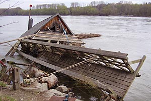 Besch&auml;digte Landebr&uuml;cke
